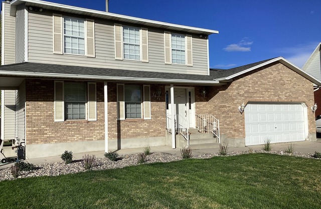 Mountain View home, spacious, sleeps 12