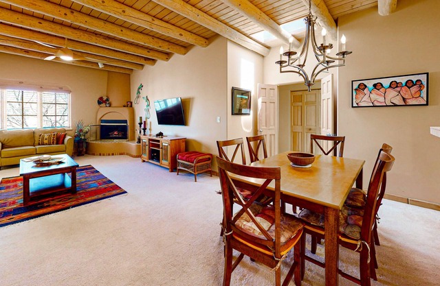 Mountain view home with pools, hot tub, gym, tennis, & golf - long term rental