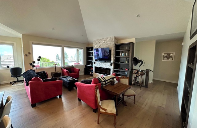 Mountain View Home with hot tub close to prime areas for outdoor enthusiasts