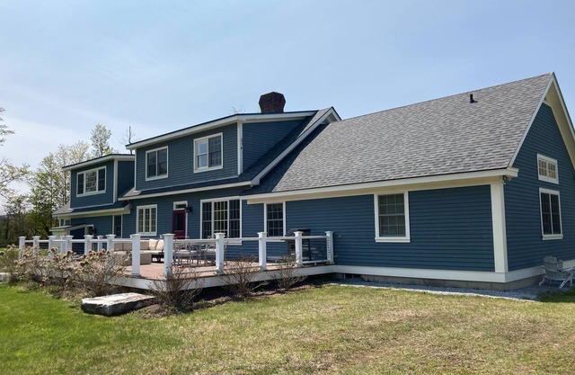 Mountain view home with large yard, lovely deck, pool table & fireplace