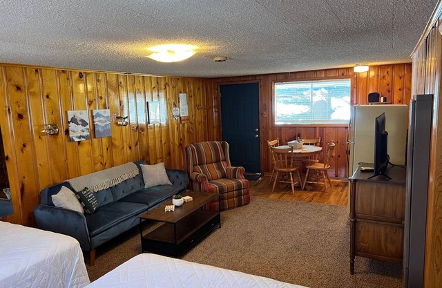 Mountain View Lodge Kitchenette Suite - Room 10