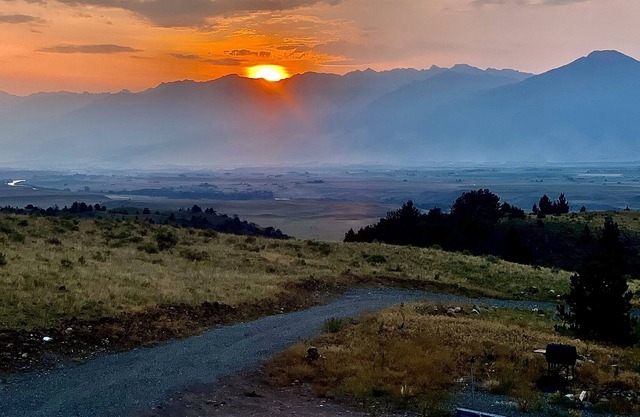 Mountain View Mins from Chico Hot Springs, Sage Resort, and 30 mins Yellowstone