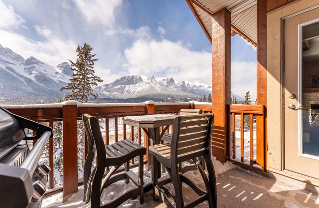 Mountain View Penthouse with Hot Tubs