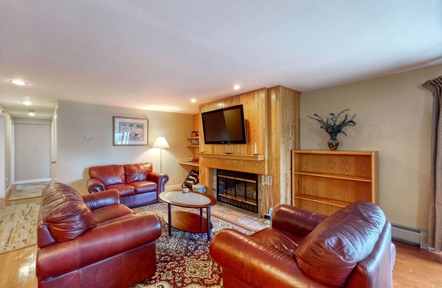 Mountain-view resort condo with access to pools, hot tubs, tennis, & game room