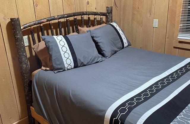 Mountain View Tiny Cabin in the Catskill mountains. Luxury Dog Friendly