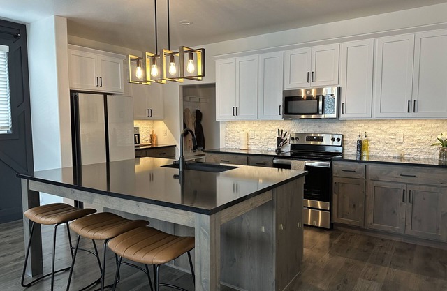 Mountain VIEW Townhome- LUXURY