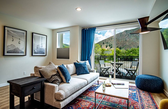 Mountain View Villa - Lux 3BD w/Roof Terrace - Downtown Hailey