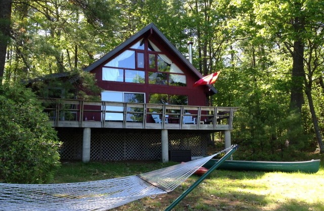 Lake House mit 200 Fuß privatem Strand am Wasser und herrlichem Blick auf die Berge!
