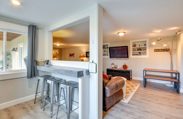 Mountain-View Yacolt Apartment w/Private Patio!