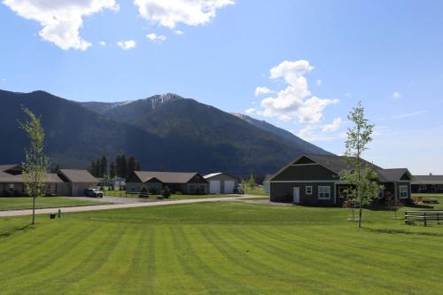 Mountain Views - 20 min from Glacier