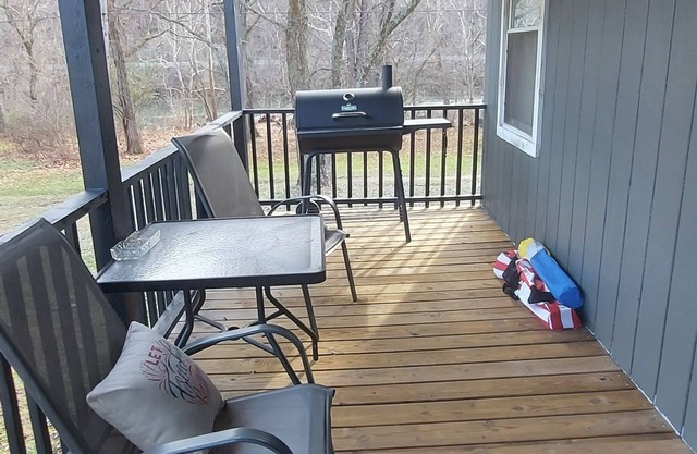 Mountain Views and River Getaway/with no cleaning fees