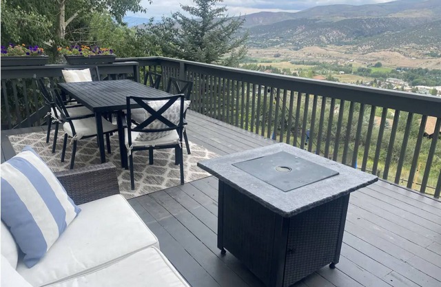 Mountain Views! Close to town and Minutes to Beaver Creek and Vail