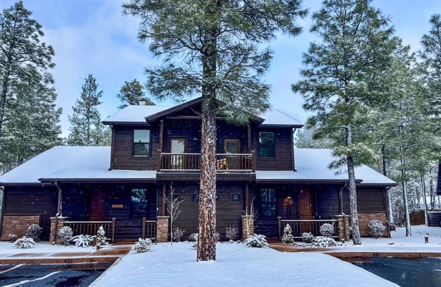 Mountain Views, Cozy Comfort, and Snowbird Bliss – Your Perfect Show Low Getaway