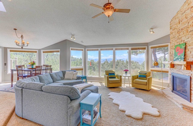 Mountain Views + Hot Tub: Airy Forest Escape!
