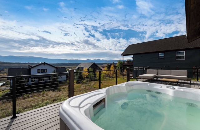 Mountain Views Hot Tub Escape