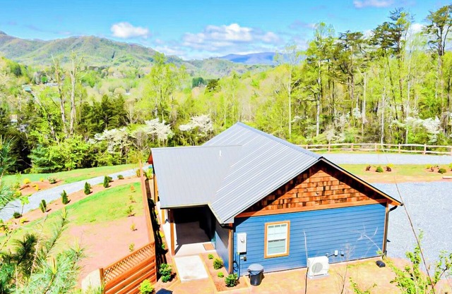 The Blue Moose: In der Nähe der Stadt, Blick auf die Berge, Whirlpool und vieles mehr!