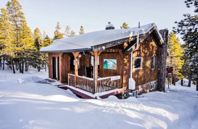 Mountain Views, Huge Deck, Fireplace & Jetted Tub