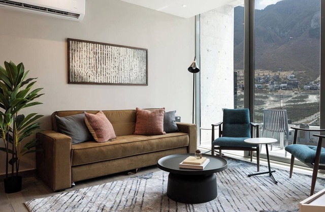 Mountain Views & Pool Access in Elegant Apartment