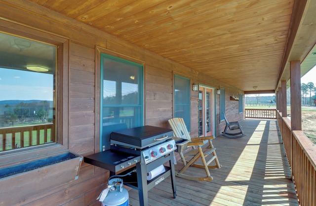 Ozark Mtn Views & Lake Access: Shirley Home
