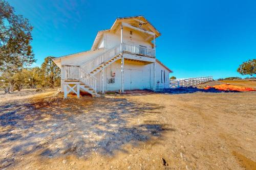 Mountain Vista - House & Barn