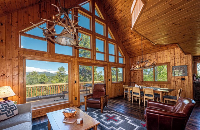 Mountain Vista Retreat with Hot Tub and Sauna