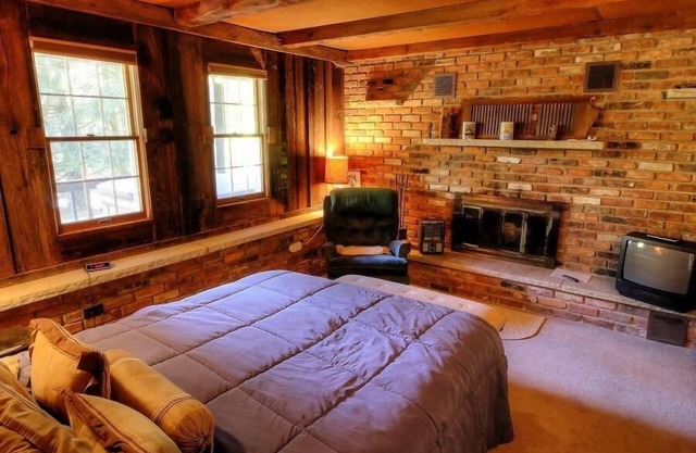 Mountain Watch 4 Bedroom Chalet by Redawning