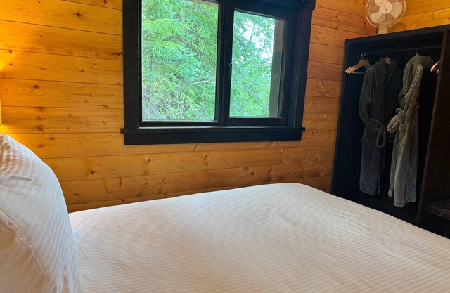 Mountaineer Creekside Cabin