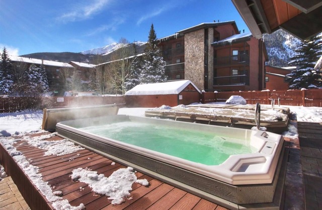 Mountainside 162h 2 Bedroom Condo by RedAwning