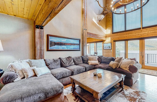 Mountainside estate w/ dock, firepit, stunning interior, & grill - skiing access