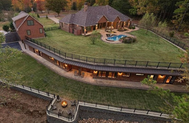 Mountainside Luxury Unit 3—LOCATION! LOCATION!