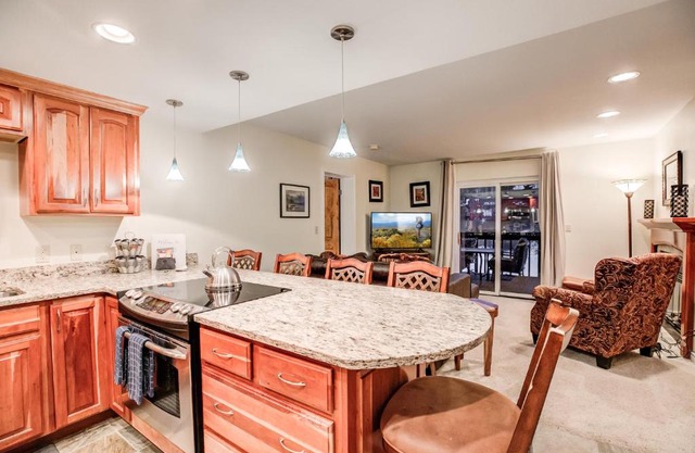 Mountainside Pineview Condo Cozy Frisco Retreat