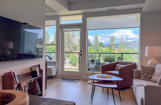 Mountainside retreat - gorgeous 1 bedroom apartment 15 min walk downtown Kelowna