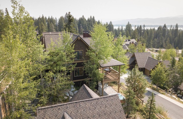 Mountainside Townhome, private Hot Tub, Pet Friendly