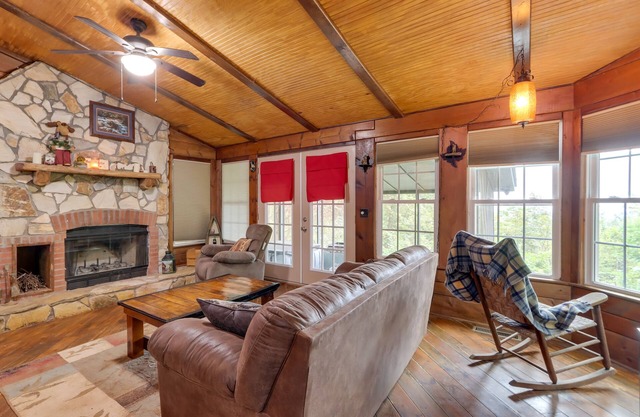 Mountaintop Ellijay Cabin w/ Private Hot Tub