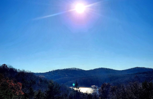 Mountaintop Hideaway Walk-In Condo - King Bed - Lake view - NEXT TO SDC