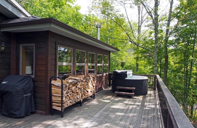 Mountaintop Lookout with Hot Tub under the Stars - Ultimate Family Getaway!