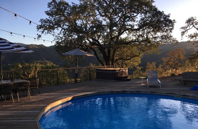 Offener Wohn-Pool auf dem Berggipfel, Whirlpool und Aussicht!
