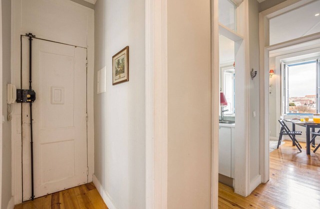 Mouraria · Bright Tailor Made Apartment by the Castle