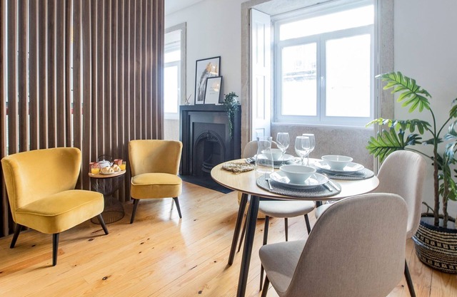 Mouzinho Studio w/ AC in City Center by LovelyStay