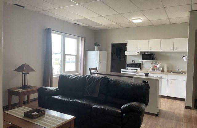 Move in Ready 1 Bedroom and Den with sleeping accomodation Apartment for 2