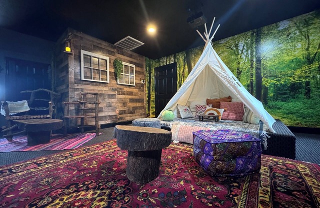 Movie Night in the Enchanted Forest - Resort Style Pool, Theater & Game Room!