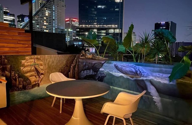 Mr. W | Jacuzzi Art Penthouse