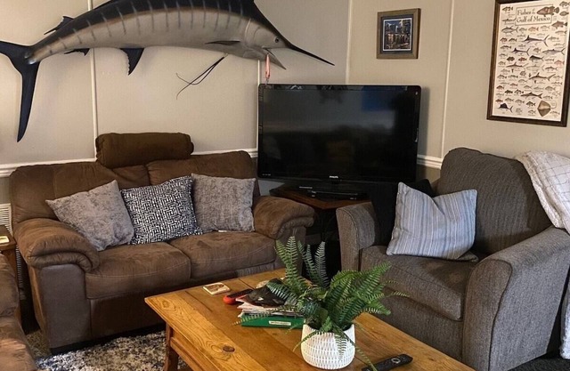 Ms. Lou Houseboat in Venice, LA - Coast & Canyon Outfitters