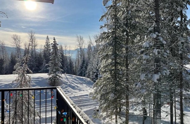 Mt Fernie Guesthouse - New 2BR Modern Mountain Suite