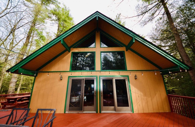 ⛰⛵️⛱Mt. Maplewood Lodge❤️Seasonal Specials★1BR★Poconos★Hot⛷Tub★Game Rm★Pets+