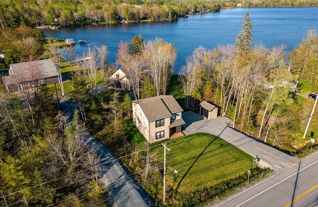 Mt Uniacke Lakeside Oasis with Hot Tub