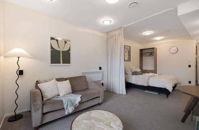 Mt Victoria Studio - Kitchen, Bath Tub, Sleeps 2