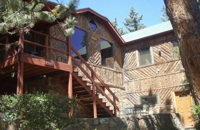 1pm Checkin! Mtn Home 3200 SF, 2 Acres, Bar, Foosball, Spa Bath, Firepit, Views!