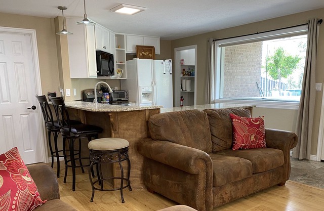 NEUE MTN APT, ruhig, geräumig, sauber, Whirlpool / Aussicht / Grill / Feuerstelle / Private Yard