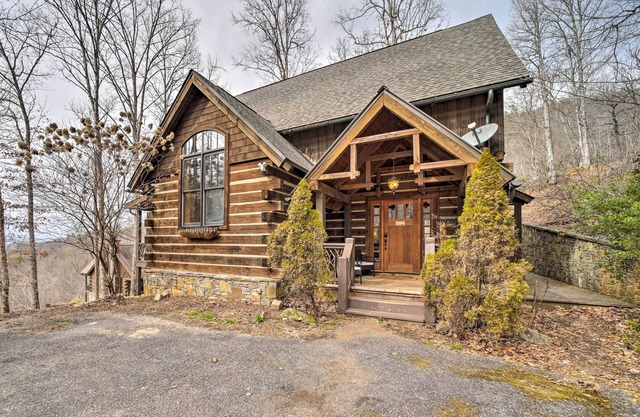 Mtn-View Cabin: Deck, Grill & Fire Pit in Franklin